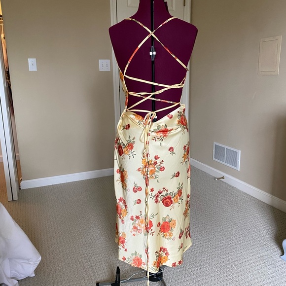 WeWoreWhat Size M light Yellow Strappy Midi Length Dress with Open Back - Picture 2 of 7